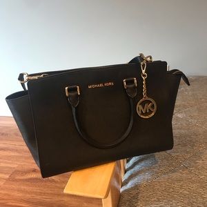 Micheal Kors Black purse